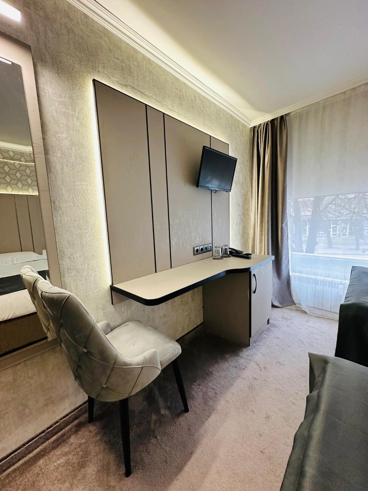 Hotel Cosmos Русе Екстер'єр фото